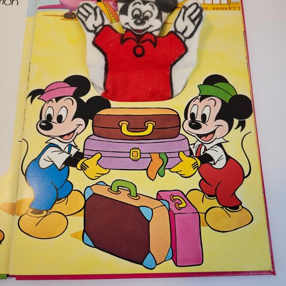 Walt Disney Mickey Mouse Vintage Puppet Book Mickey Mouse Takes A Vacation 1976 - Picture 9 of 12